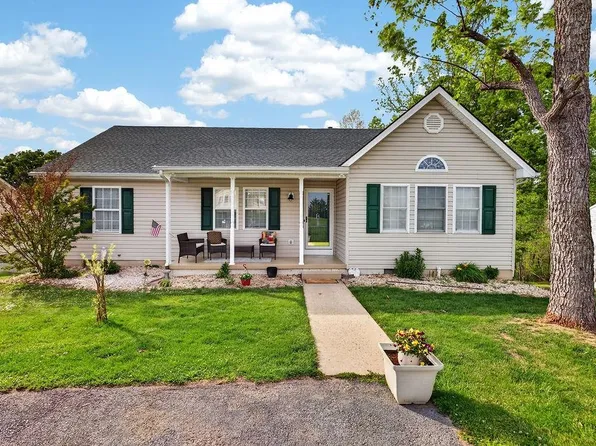165 Fairmont Dr, Staunton, VA 24401