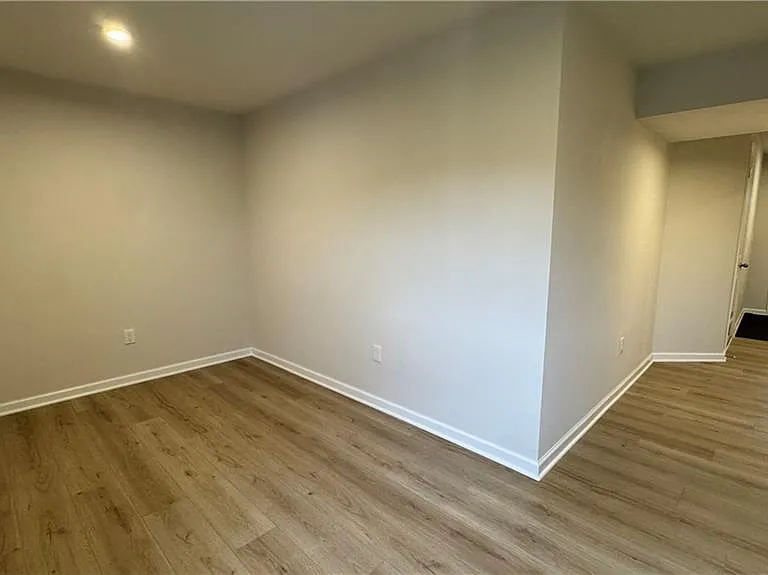 4034 Hemlock Ct — Photo 4