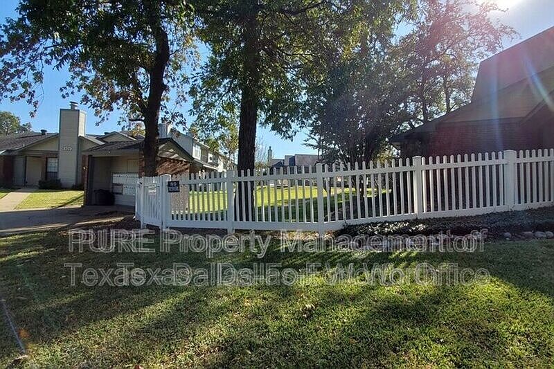 1st image of 806 Castleglen Dr APT 204
