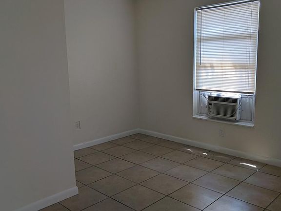 4th image of 1729 Grand Blvd
