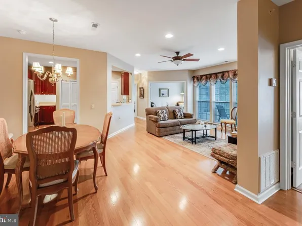 200 Evodia Cir APT 204, Warrington, PA 18976