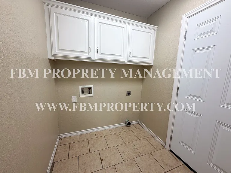 2702 Boyd St — Photo 9