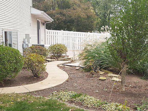 3rd image of 43 Emery Dr