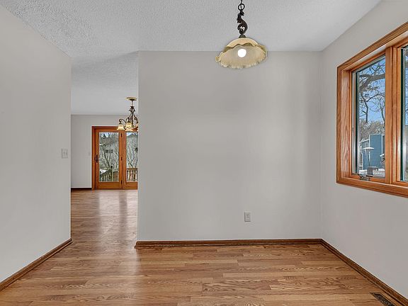 4th image of 122 Benton Oaks Dr