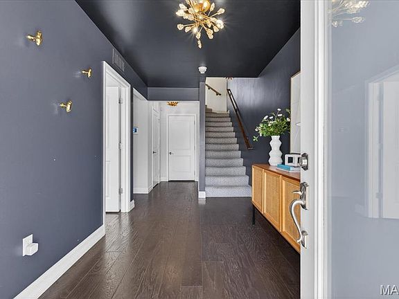 3rd image of 1087 E Linden Ave