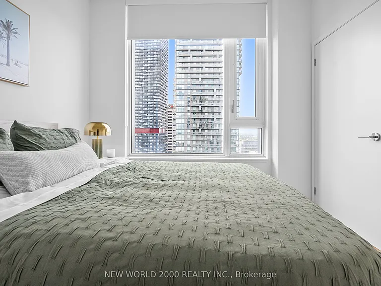 101 Roehampton Ave #2211 — Photo 17