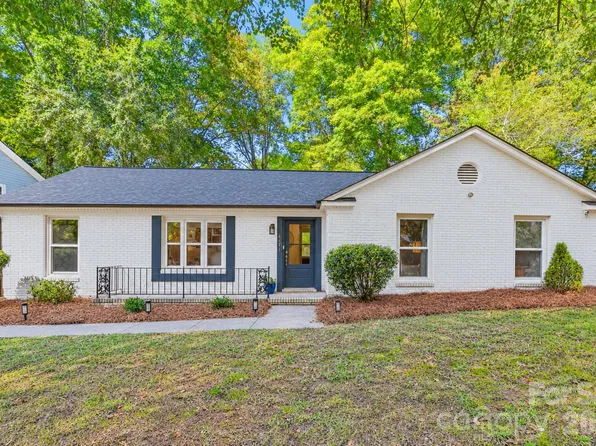 6441 Bridlewood Ln, Charlotte, NC 28215