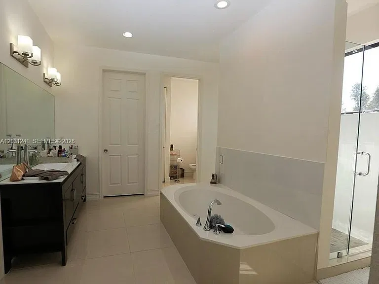 14440 SW 31st St — Photo 11