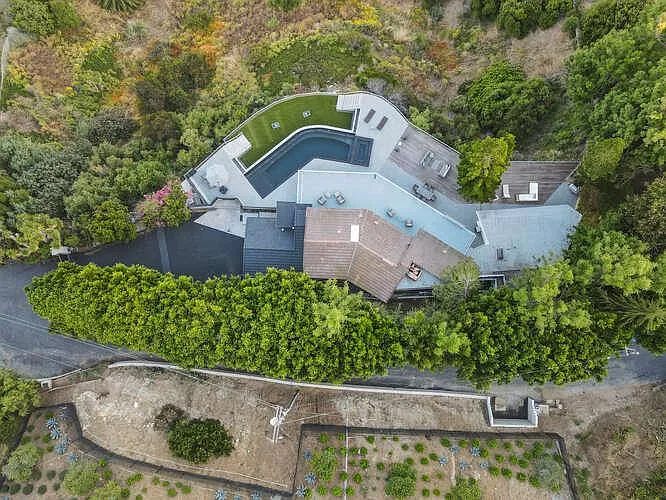 A bird's eye view of the spectacular Oceana Bleu Villa.