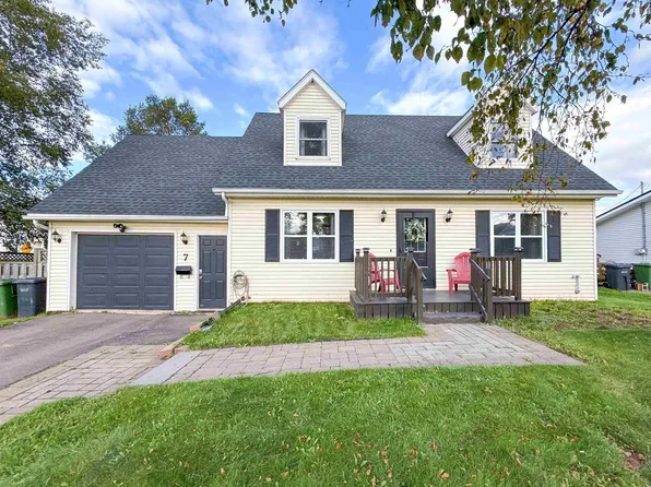 7 Sunrise Ct, Charlottetown, PE C1A 8N8