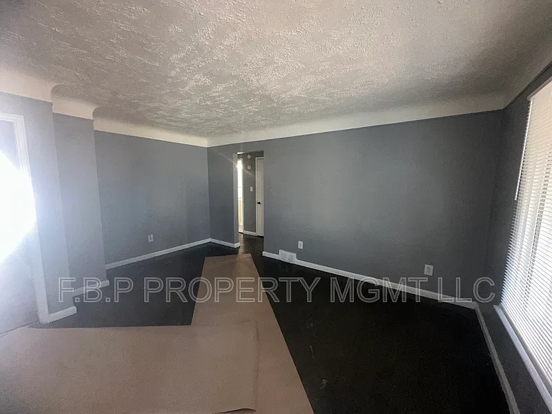 3 bed, 1.0 bath, 934 sqft, $1,200 — Photo 2