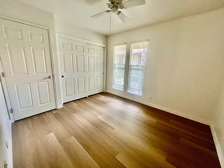 5496 Roundtree Dr — Photo 9