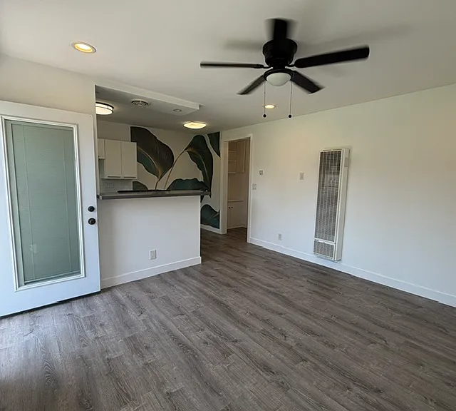 805 Venice Blvd #6 — Photo 3