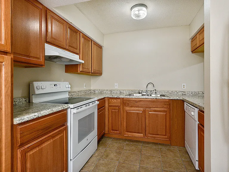 309-311 Lilac St — Photo 5