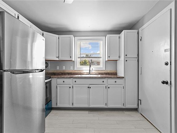 3rd image of 70 Carroll Ave Unit 112