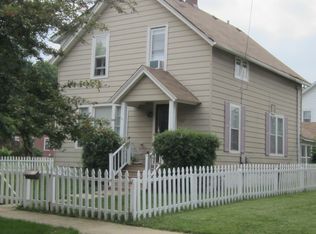 702 Palace St, Aurora, IL 60506