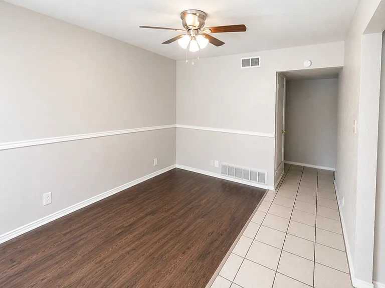 2434 Louise St #1 — Photo 4