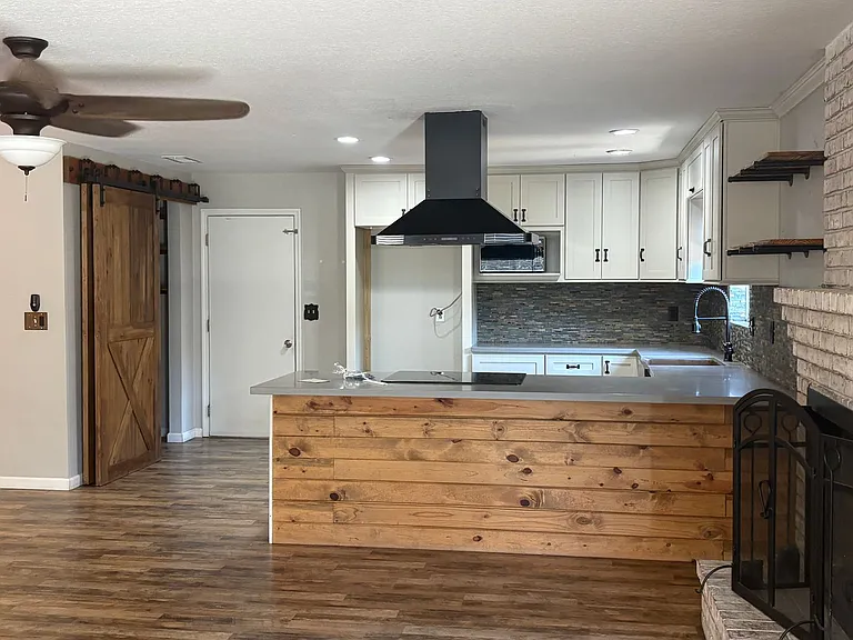 8139 Winfield Dr — Photo 2