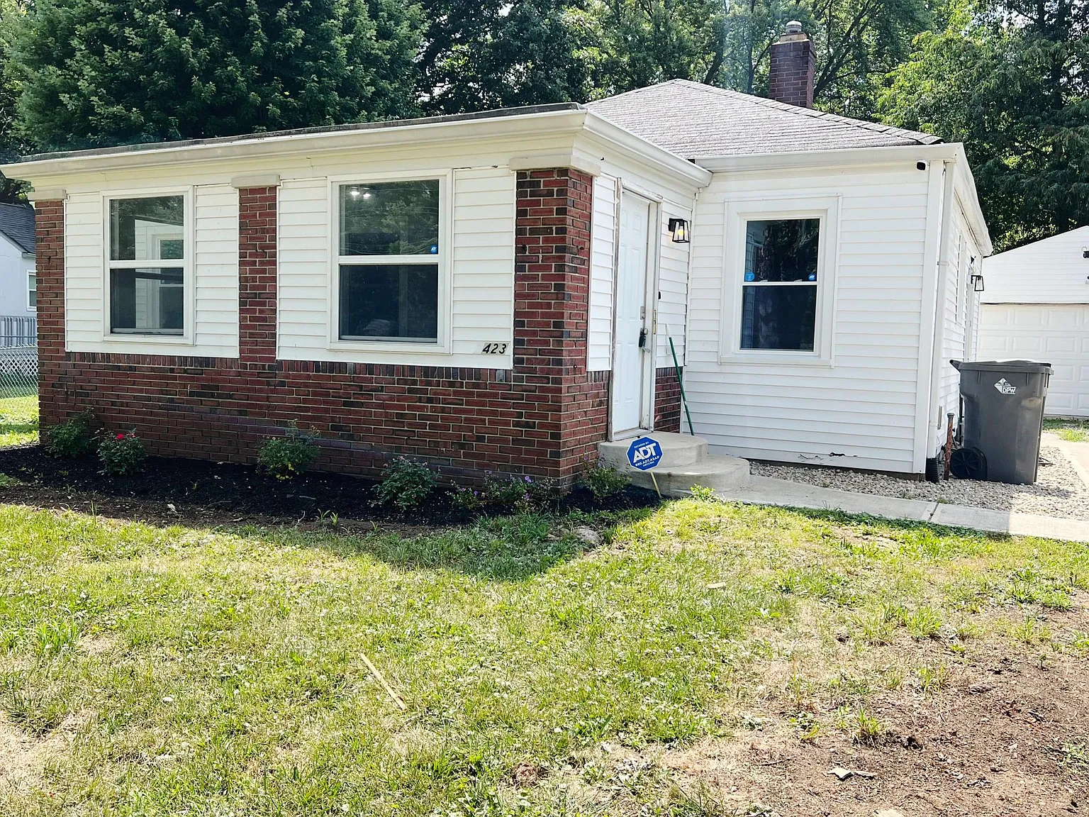 4423 Millersville Rd photo 1
