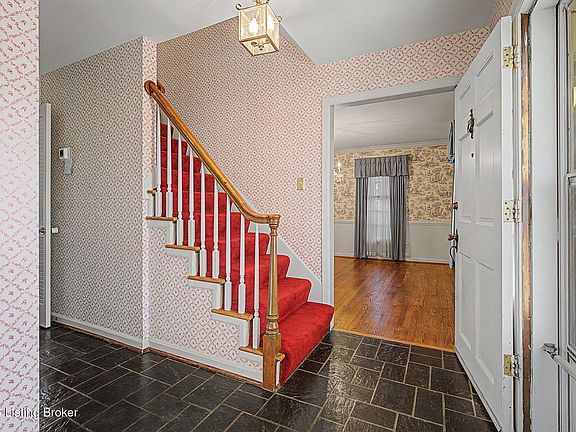 5th image of 700 Hickory Ln