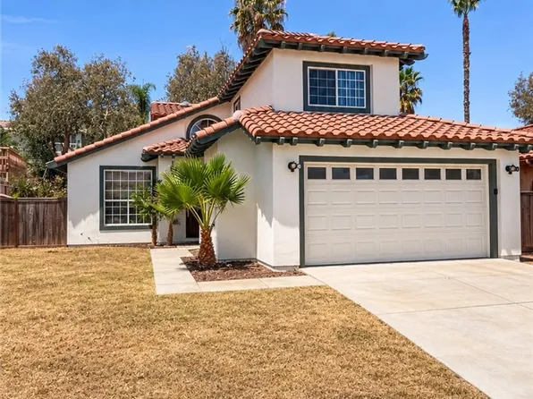 718 Saint Helena Dr, Corona, CA 92879