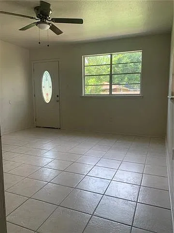 3 bed, 1.5 bath, 1000 sqft, $1,500 — Photo 2