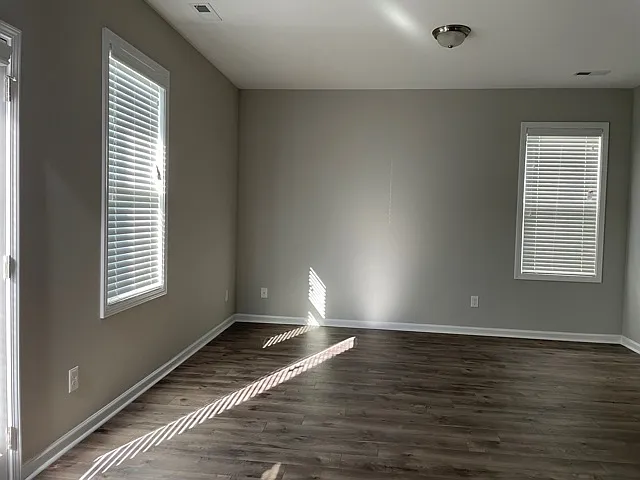3 bed, 2.5 bath, 1510 sqft, $1,820 — Photo 4