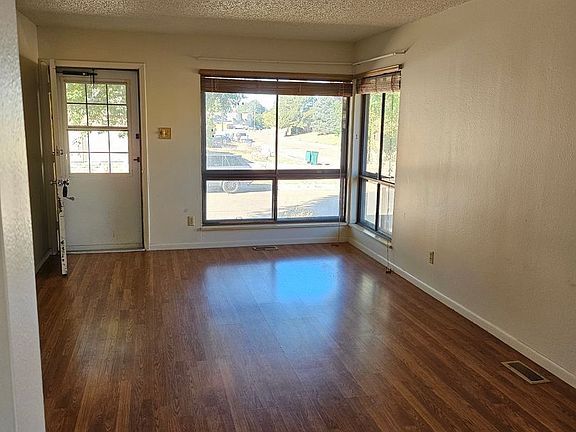 3rd image of 47 Douglas Ln