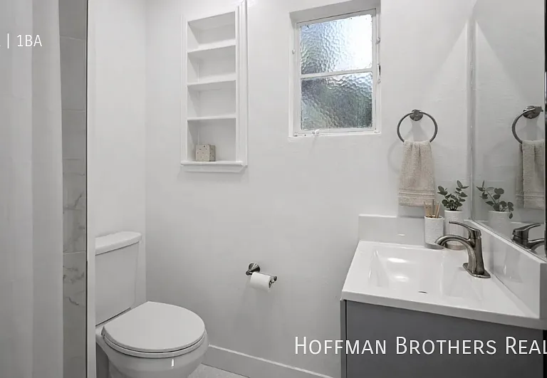 1137 N Clark St #6 — Photo 6
