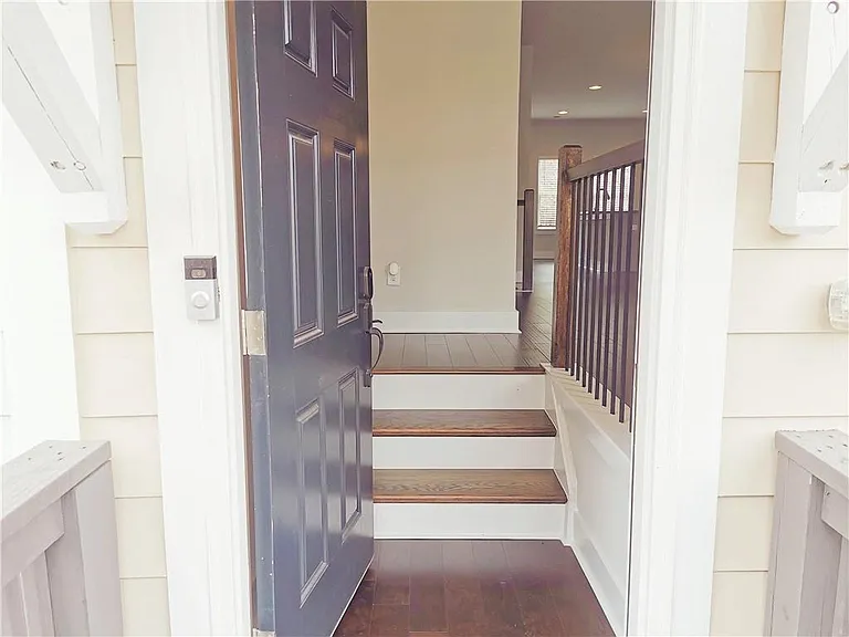 3795 Oxford Cir — Photo 2
