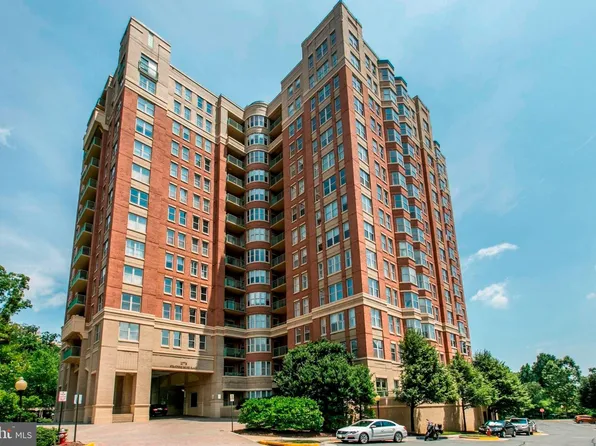 11776 Stratford House Pl APT 807, Reston, VA 20190