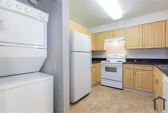 100 Branham Ln E — Photo 2