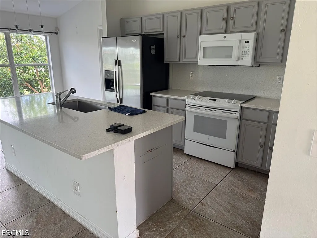 3 bed, 2.0 bath, 1458 sqft, $1,800 — Photo 2