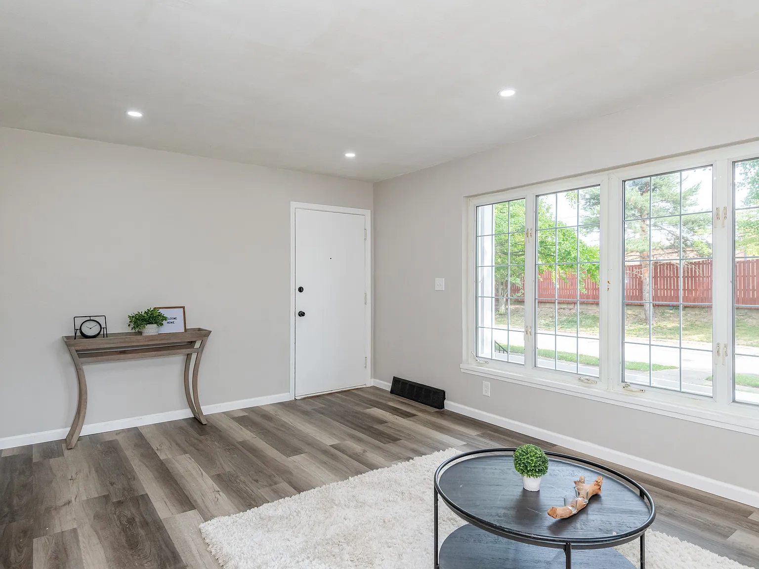 2 bed, 700 sqft, $1,200 — Photo 3