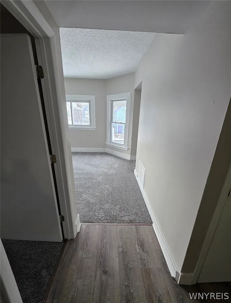2 bed, 1.0 bath, 2924 sqft, $1,200 — Photo 4