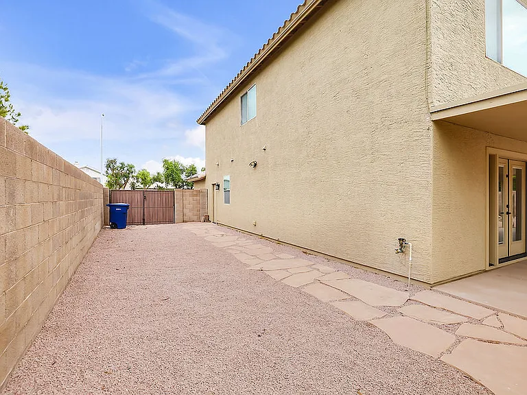 1380 N Concord Ave — Photo 35