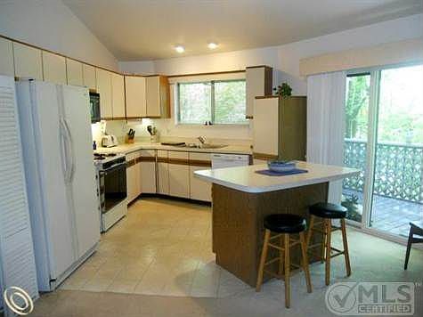 Snack island in Kitchen