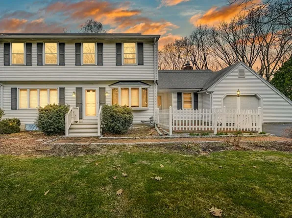76 Indian Head Rd, Framingham, MA 01701