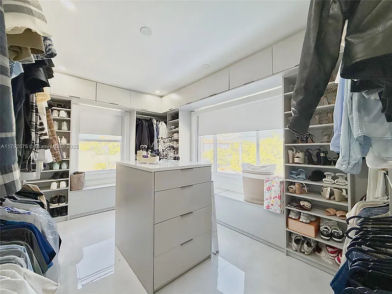 927 SW 18th Ave — Photo 13