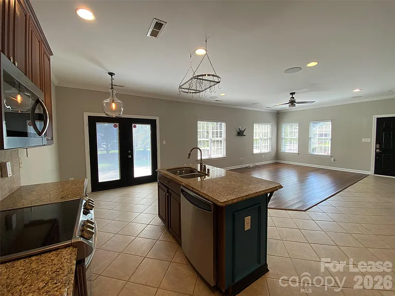 15313 Pahlmeyer Ln — Photo 3