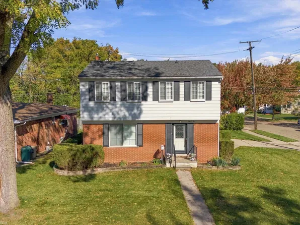 102 Lois Ln, Mount Clemens, MI 48043