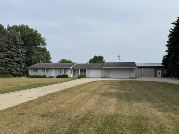 985 Sand Rd, Port Austin, MI 48467
