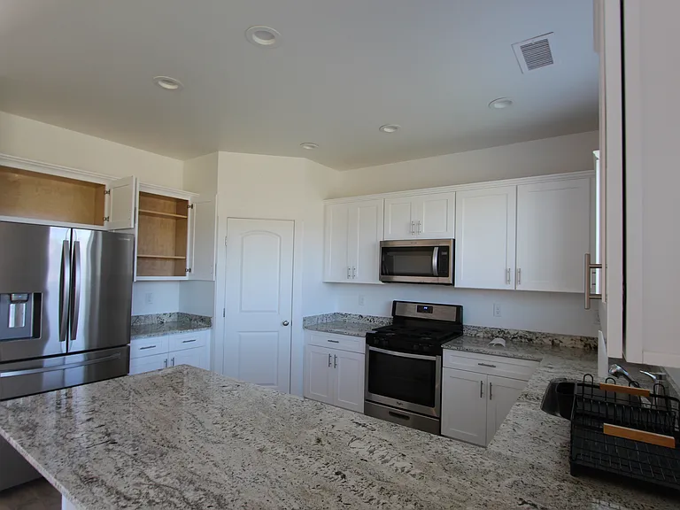 11880 Pegasus Rd — Photo 2