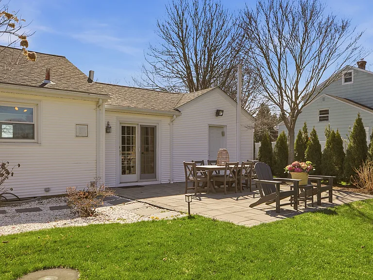 415 Wapping Rd — Photo 45