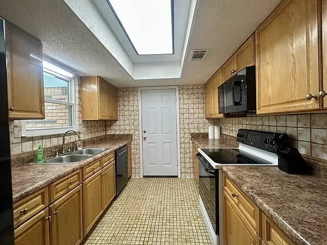 1318 El Sereno Pl — Photo 6