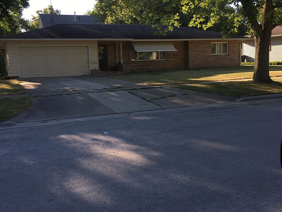 1st image of 850 Elm Ave