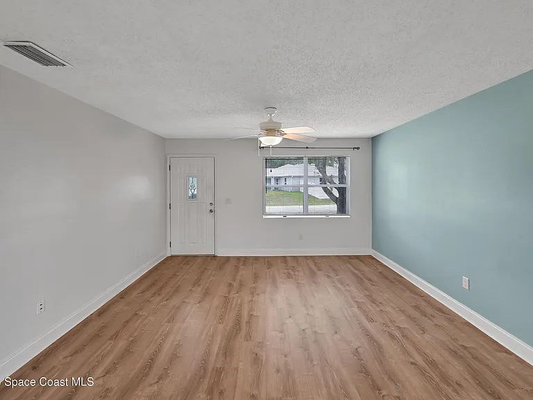 400 Calabria Ave SE — Photo 10