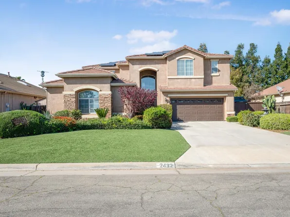 2432 E Christopher Dr, Fresno, CA 93720