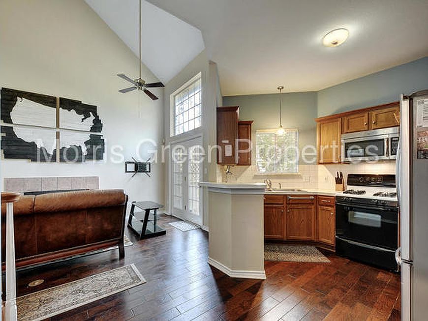 2nd image of 400 W Mary St #0