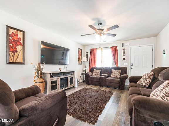 4th image of 148 Goodall Woods Dr